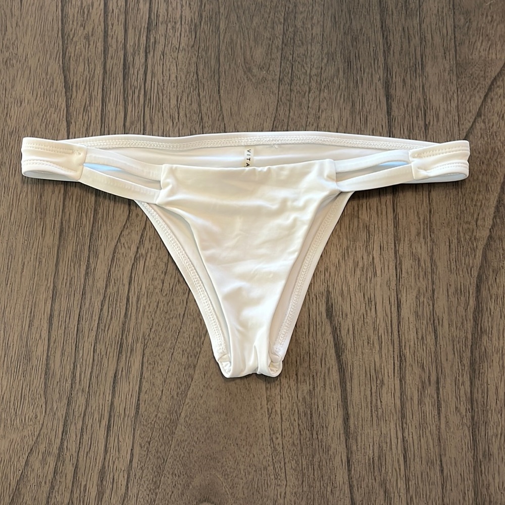 Vitamin A Neutra Bottom